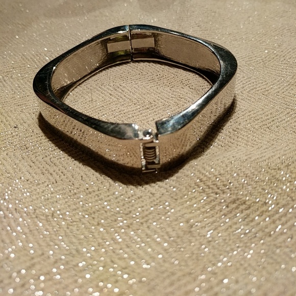 Shiny Metal Bracelet - Picture 3 of 4